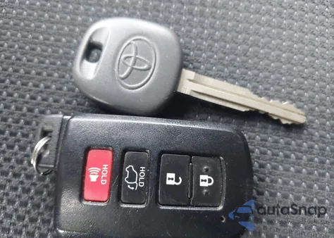 2017 Toyota Rav4 Xle z USA, uszkodzony, nr VIN 2T3RFREV1HW616019